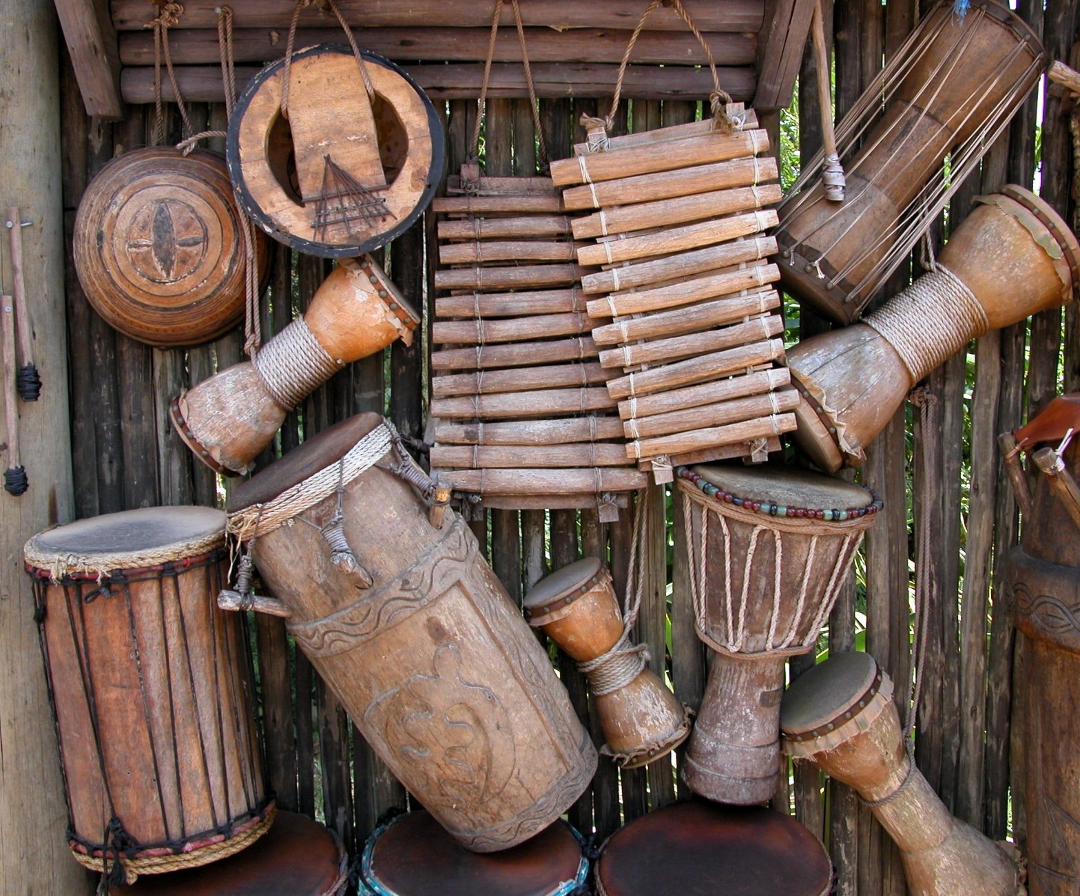 Un viaje musical único: Martín Viana y su Drums Show en CBbC Cala Bassa