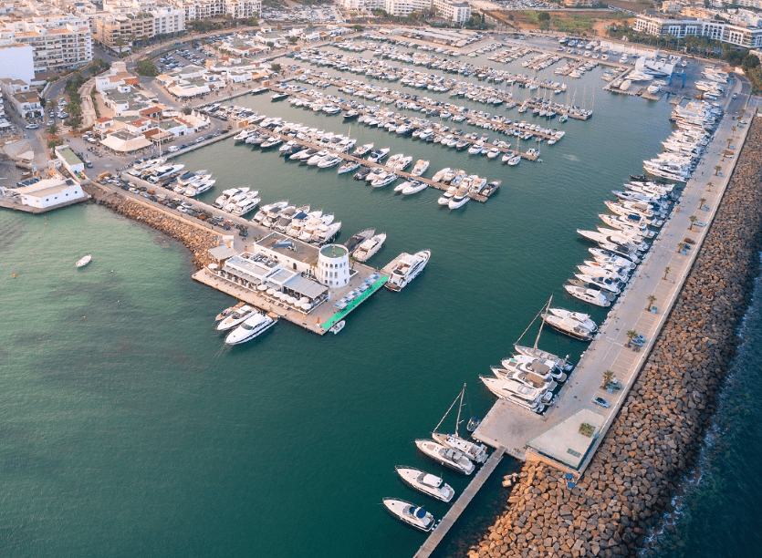 CBbC Marina Santa Eulalia, junto a Capitanía Marítima