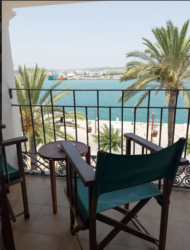 Vista del mar desde una terraza del PorVell Suites Ibiza.