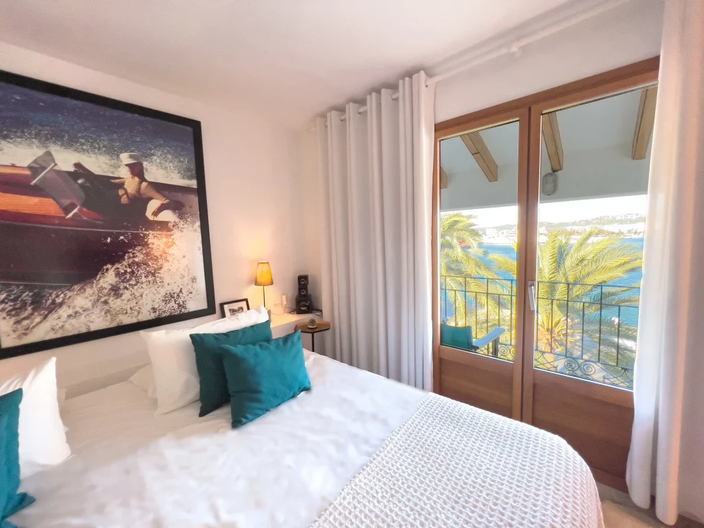 CBbC- Suites-Port-Vell-deluxe-suite-with-terrace-n-sea-view