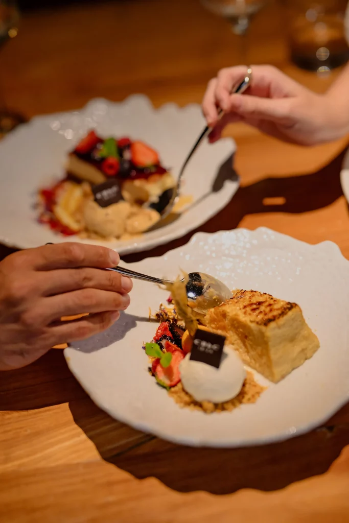 CBbC-cala-bassa-compartiendo-plato-postre_1