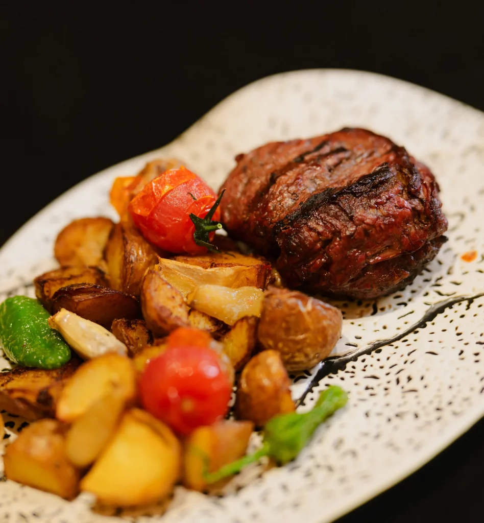 CBbC Ebusus-restaurant-plato-carne-y-verduras